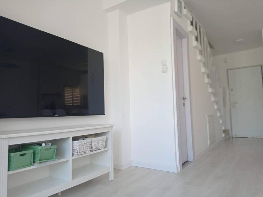 Quiet2 BD Room Duplex with parking near the sea . - image 5