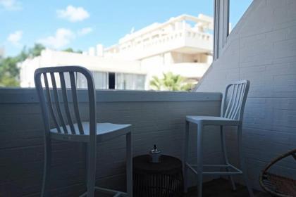 Quiet2 BD Room Duplex with parking near the sea . - image 7