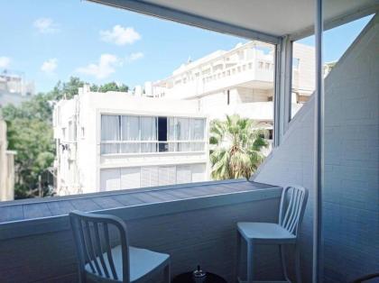 Quiet2 BD Room Duplex with parking near the sea . - image 9