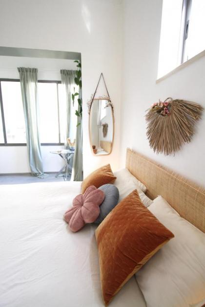 Design & Balcony in City Center by FeelHome - image 10