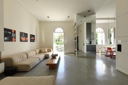 Spacious 3BR Apt with 2 Balconies 8-min from Beach by Sea N' Rent