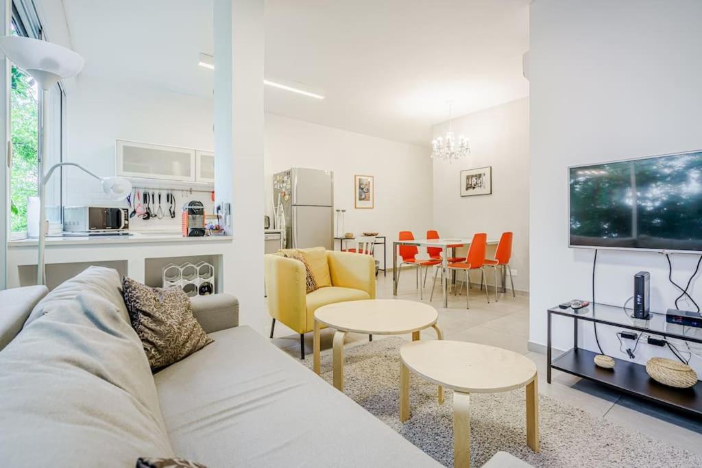 Charming 1BR Ben Yehuda By Holiday Rentals - main image