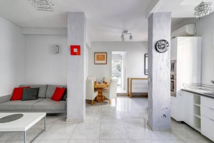 Cute 1BR in Jabotinsky by Holiday-rentals
