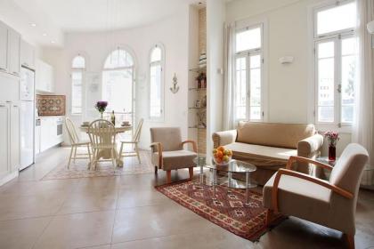 Stunning 2BR in Kalisher by Holiday-Rentals