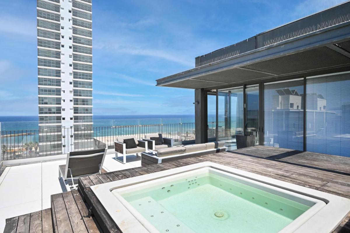 Luxurious 3BR Penthouse with Jacuzzi by HolyGuest - main image