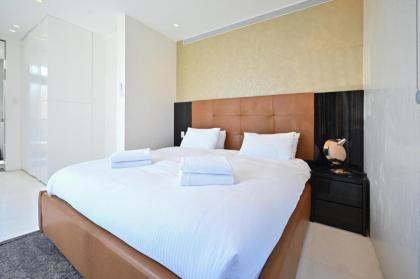Luxurious 3BR Penthouse with Jacuzzi by HolyGuest - image 13