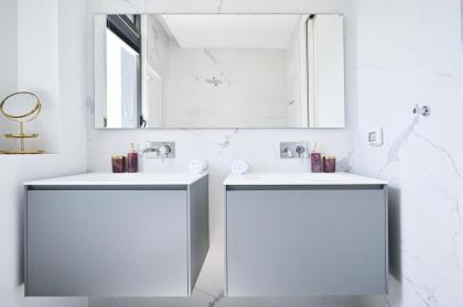 Luxurious 3BR Penthouse with Jacuzzi by HolyGuest - image 19