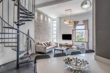 Duplex In Flea Market by Holiday-rentals 