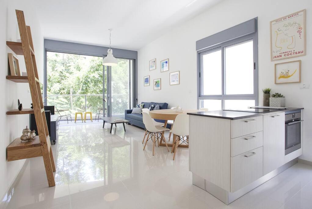 Modern 2BR In Pinsker by Holiday-rentals - main image