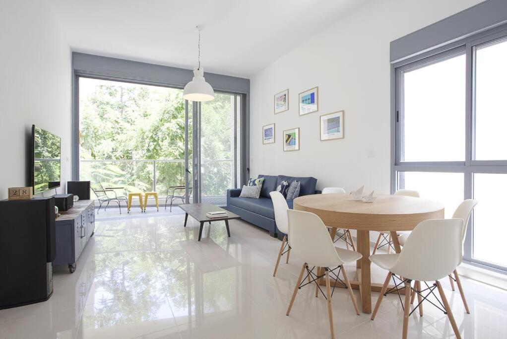 Modern 2BR In Pinsker by Holiday-rentals - image 2