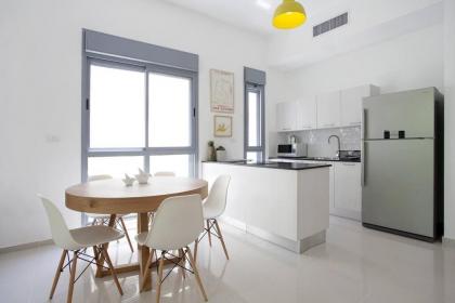 Modern 2BR In Pinsker by Holiday-rentals - image 3