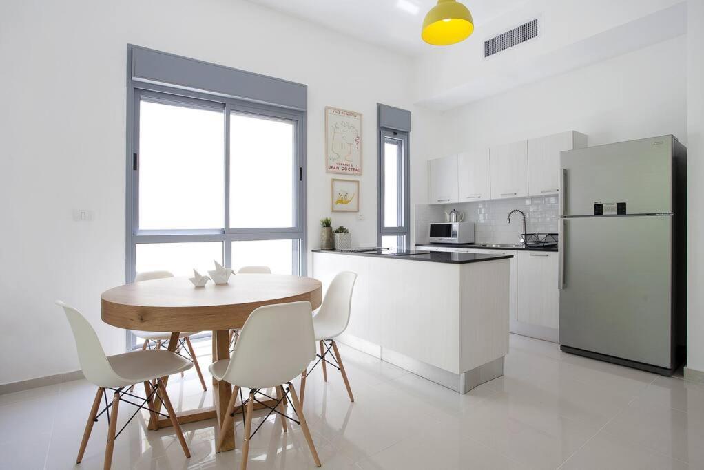 Modern 2BR In Pinsker by Holiday-rentals - image 3