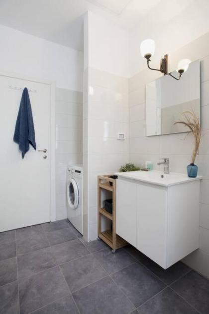 Modern 2BR In Pinsker by Holiday-rentals - image 6