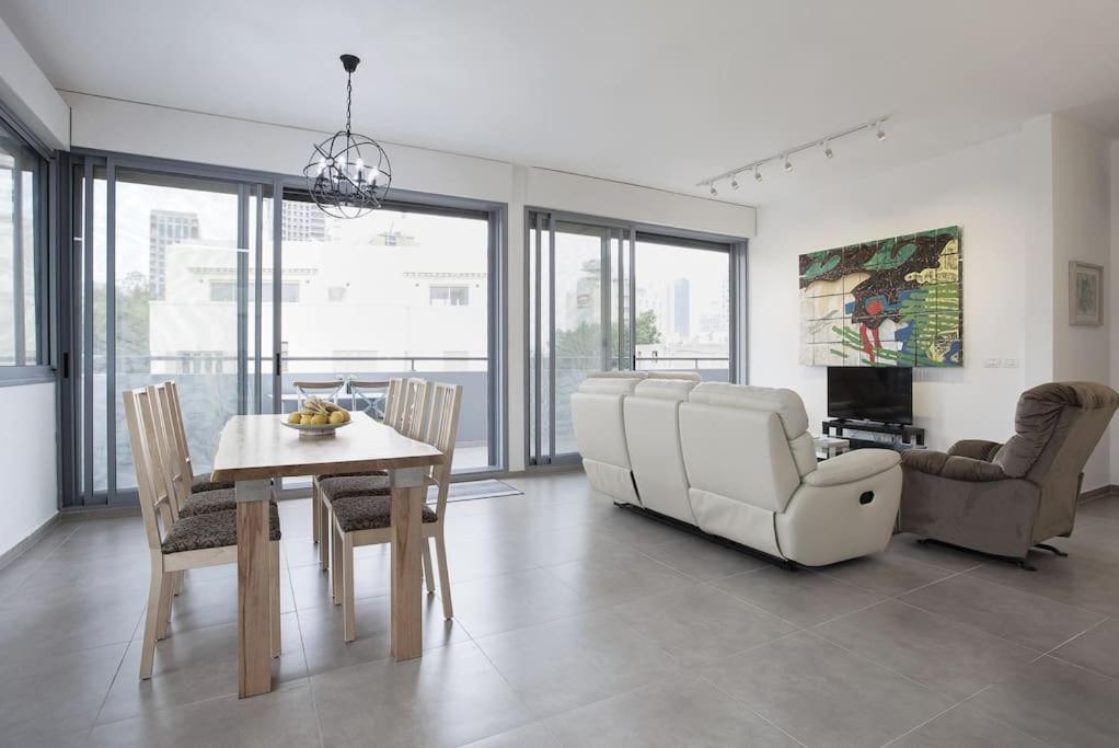 Beautifull 2BR In Pinsker by Holiday-rentals - main image
