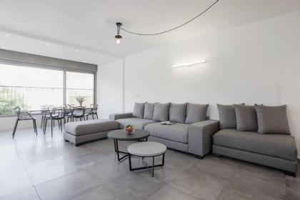Central 3BR in Ruppin by Holiday-rentals - image 2