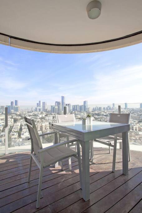 Luxury 2BR in Frishman Tower by Holiday-rentals - image 2