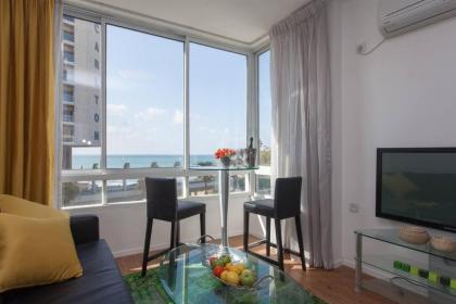 Yellow Gordon Beach Apartment