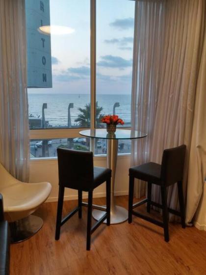 Yellow Gordon Beach Apartment - image 8