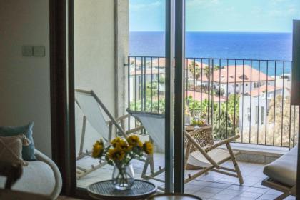 Serene Studio Apt w Balcony Overlooking the Sea by Sea N' Rent - image 19