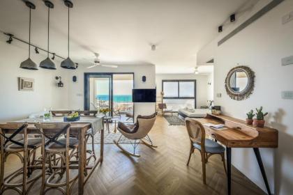 Serene Studio Apt w Balcony Overlooking the Sea by Sea N' Rent - image 2