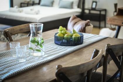 Serene Studio Apt w Balcony Overlooking the Sea by Sea N' Rent - image 20
