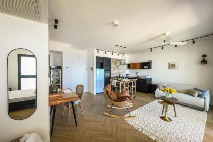 Serene Studio Apt w Balcony Overlooking the Sea by Sea N' Rent - image 8