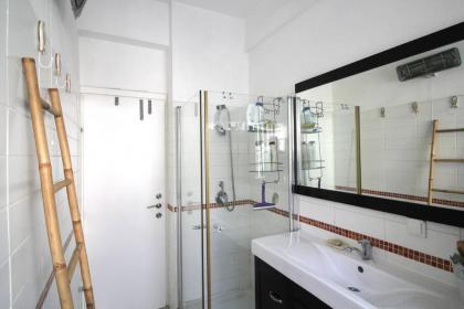 Charming 2-Bedroom Apartment in Basel Square by HolyGuest - image 2