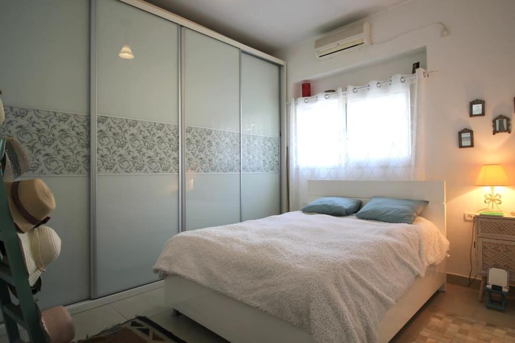 Charming 2-Bedroom Apartment in Basel Square by HolyGuest - image 3