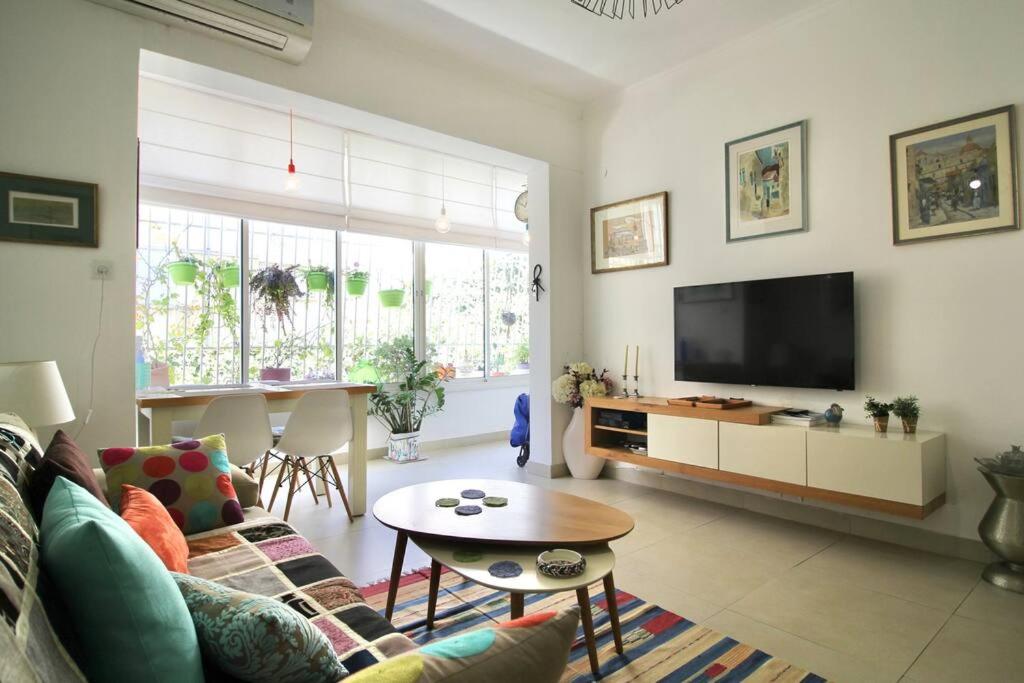 Charming 2-Bedroom Apartment in Basel Square by HolyGuest - image 5