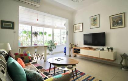 Charming 2-Bedroom Apartment in Basel Square by HolyGuest - image 9