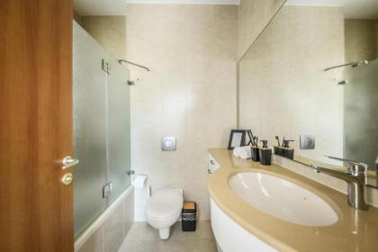 Chic Apartment w Balcony Mamad & Parking 3-min from Beach by Sea N' Rent - image 10