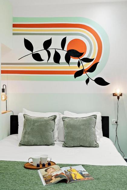 Modern renovated 1 bedroom apartment w Bomb Shelter Central TLV M2 - image 15