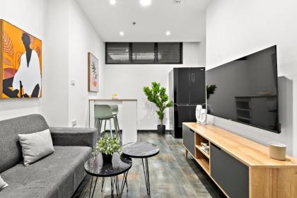 Modern renovated 1 bedroom apartment w Bomb Shelter Central TLV M2 - image 16