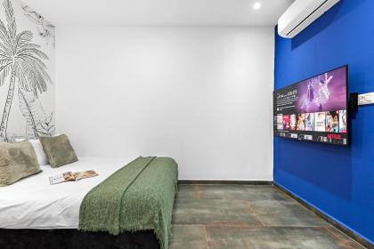 Fresh new place central w Bomb Shelter right next to the beach M3 - image 12