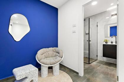 Fresh new place central w Bomb Shelter right next to the beach M3 - image 13