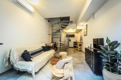 Cozy Modern 1BR Duplex Apt w Balcony Near City Center by Sea N' Rent - image 10