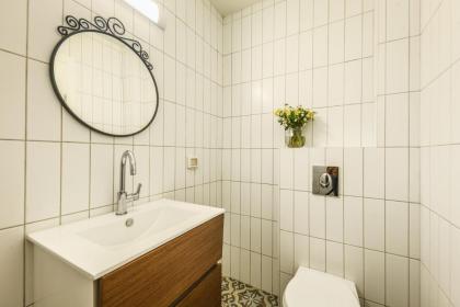 Cozy Modern 1BR Duplex Apt w Balcony Near City Center by Sea N' Rent - image 15