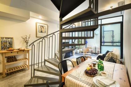 Cozy Modern 1BR Duplex Apt w Balcony Near City Center by Sea N' Rent - image 2