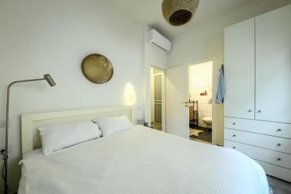 Cozy Modern 1BR Duplex Apt w Balcony Near City Center by Sea N' Rent - image 20
