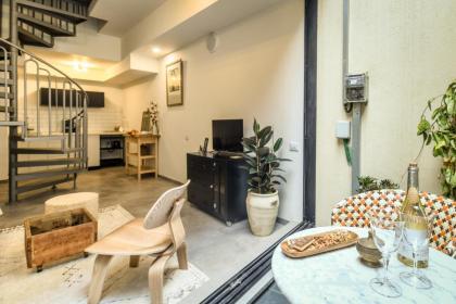 Cozy Modern 1BR Duplex Apt w Balcony Near City Center by Sea N' Rent - image 9