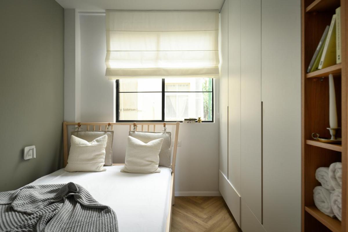 Picturesque 3BR Apt w Panoramic Views in Tel Aviv by Sea N' Rent - image 2