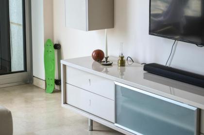 Luxury 2 BR Apt w Pool & Panoramic View by Sea N' Rent - image 14