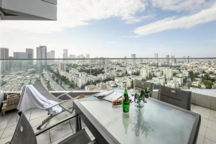 Luxury 2 BR Apt w Pool & Panoramic View by Sea N' Rent - image 16