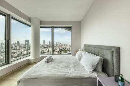 Luxury 2 BR Apt w Pool & Panoramic View by Sea N' Rent - image 17