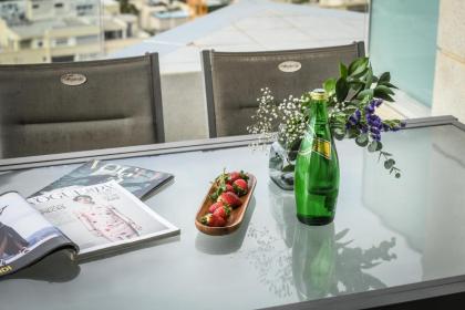 Luxury 2 BR Apt w Pool & Panoramic View by Sea N' Rent - image 18