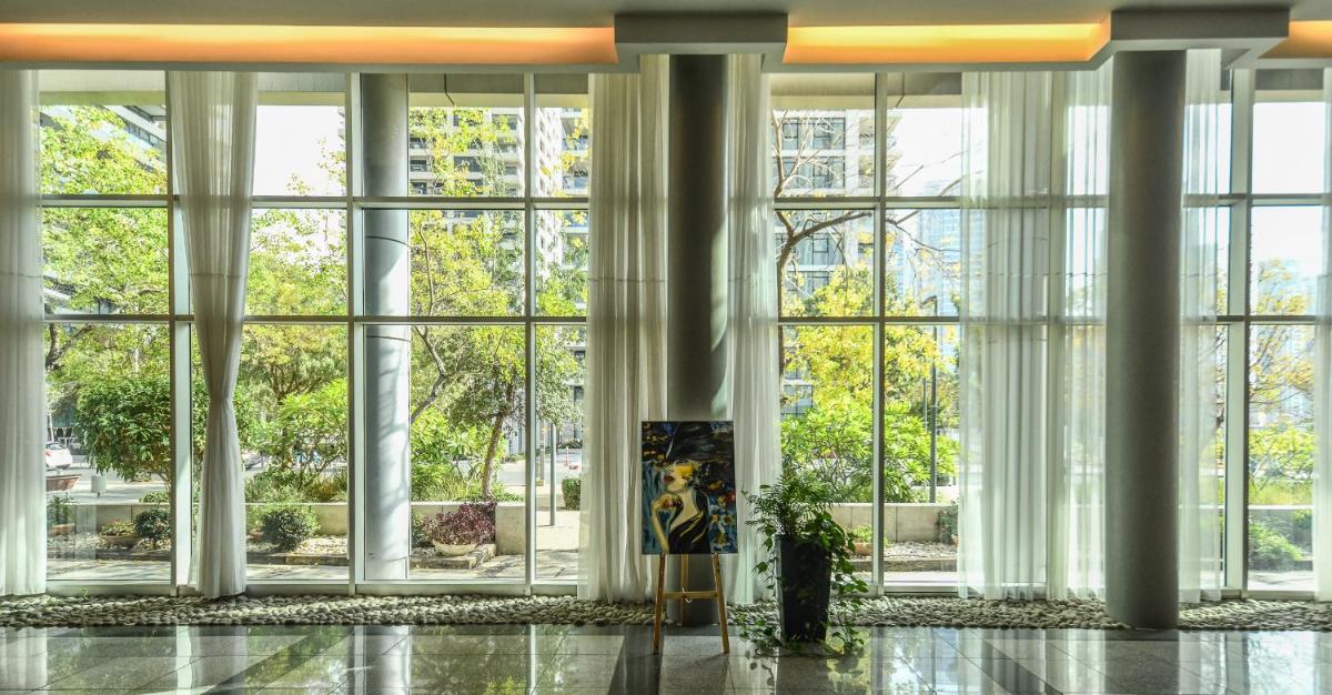 Luxury 2 BR Apt w Pool & Panoramic View by Sea N' Rent - image 2