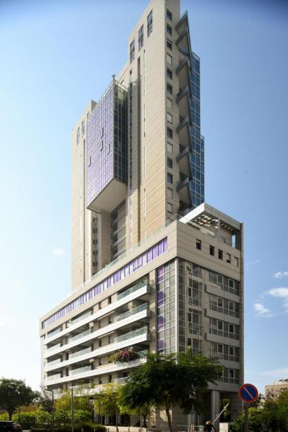 Luxury 2 BR Apt w Pool & Panoramic View by Sea N' Rent - image 5