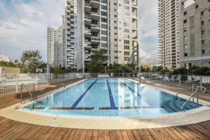 Luxury 2 BR Apt w Pool & Panoramic View by Sea N' Rent - image 6