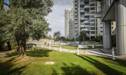 Luxury 2 BR Apt w Pool & Panoramic View by Sea N' Rent - image 8