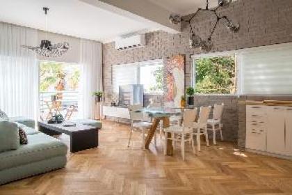 Stunning Sea View Apartment - image 4